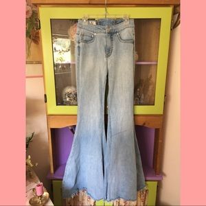 🌿light blue bell-bottom flare jeans🌿